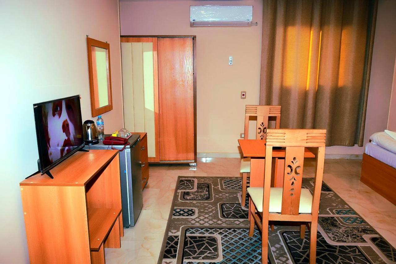 Grand Golden Pyramids View Hotel Kafret el-Gabal エクステリア 写真