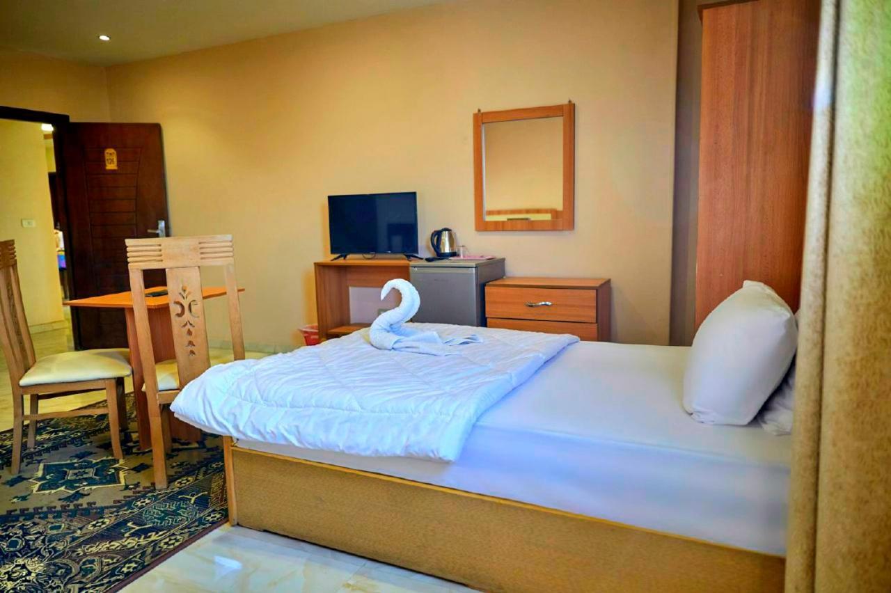 Grand Golden Pyramids View Hotel Kafret el-Gabal エクステリア 写真