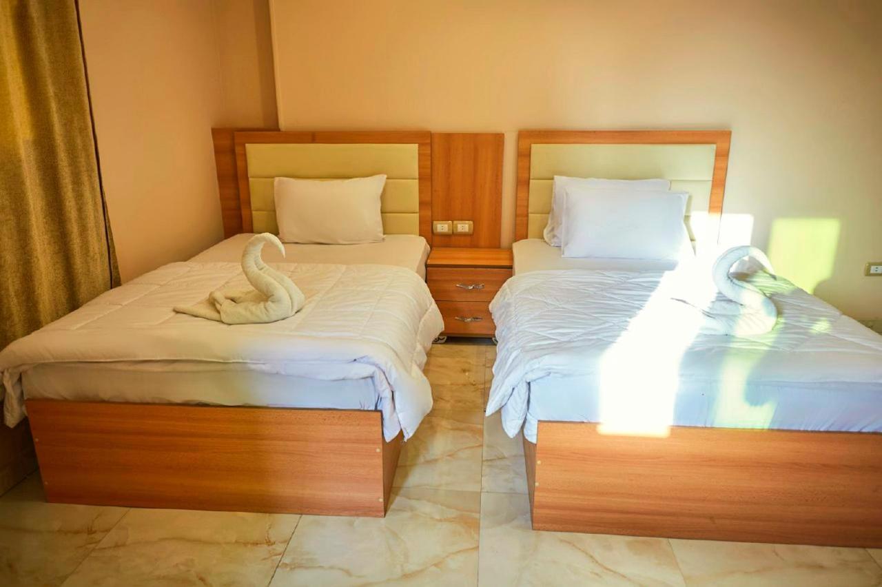 Grand Golden Pyramids View Hotel Kafret el-Gabal エクステリア 写真