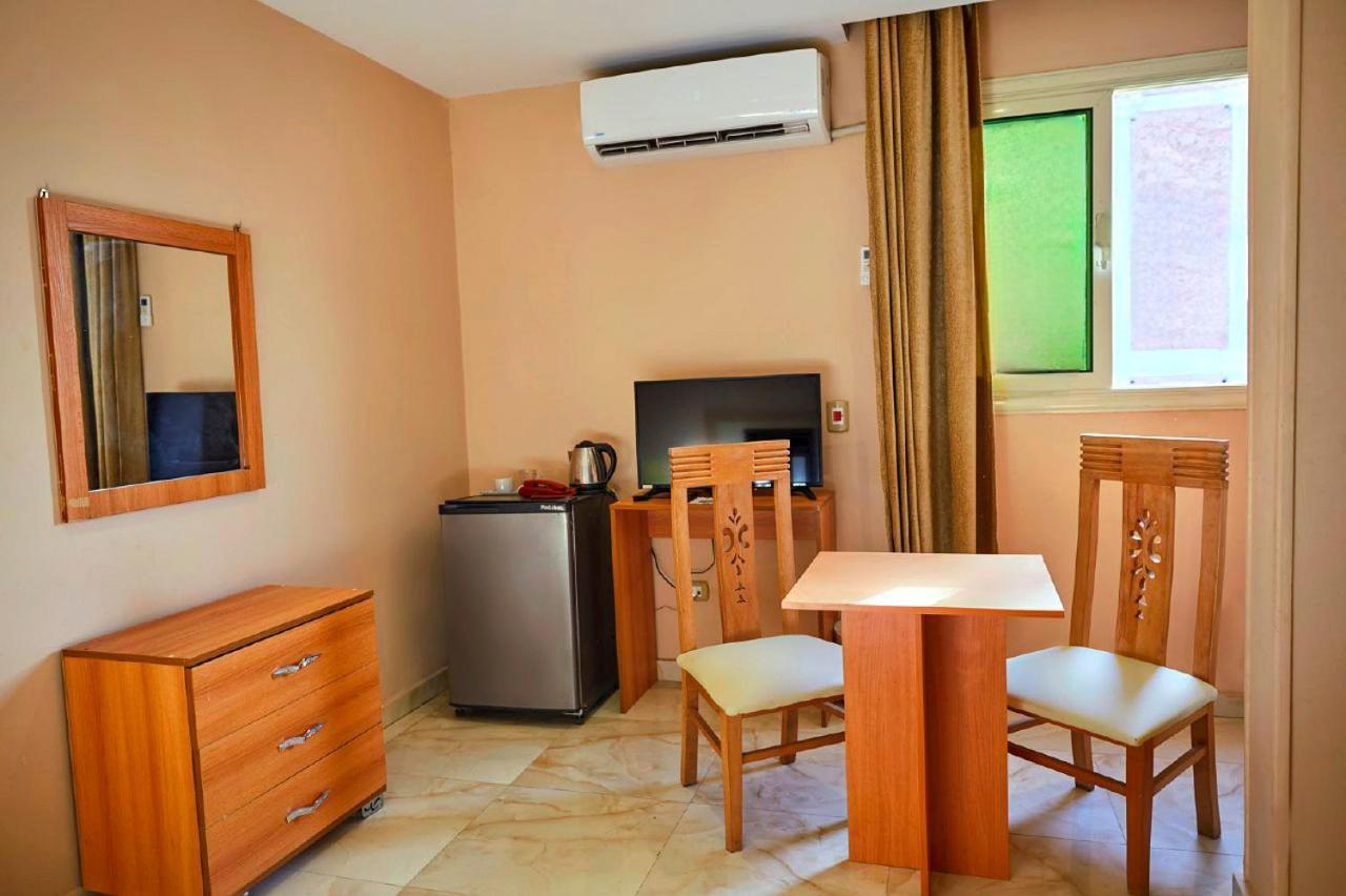 Grand Golden Pyramids View Hotel Kafret el-Gabal エクステリア 写真