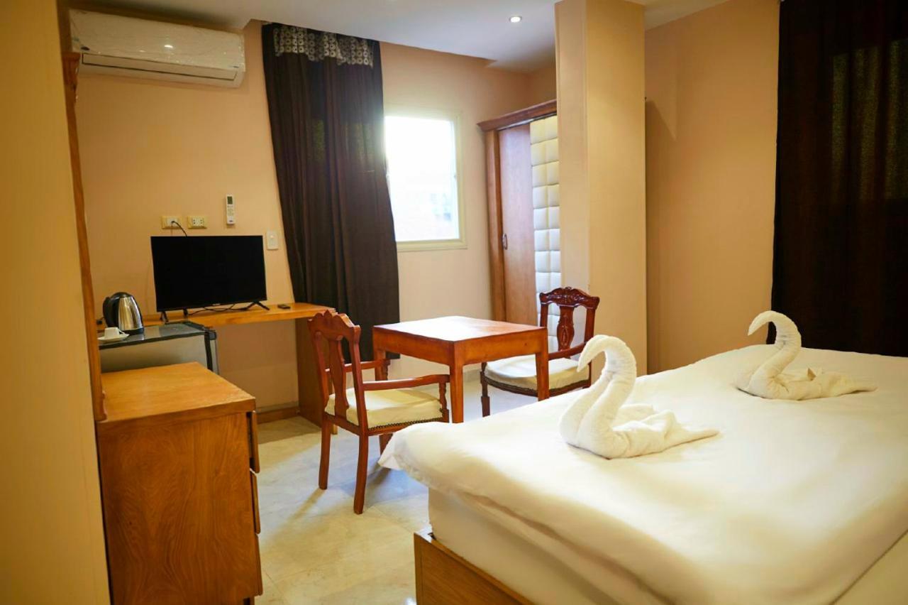 Grand Golden Pyramids View Hotel Kafret el-Gabal エクステリア 写真