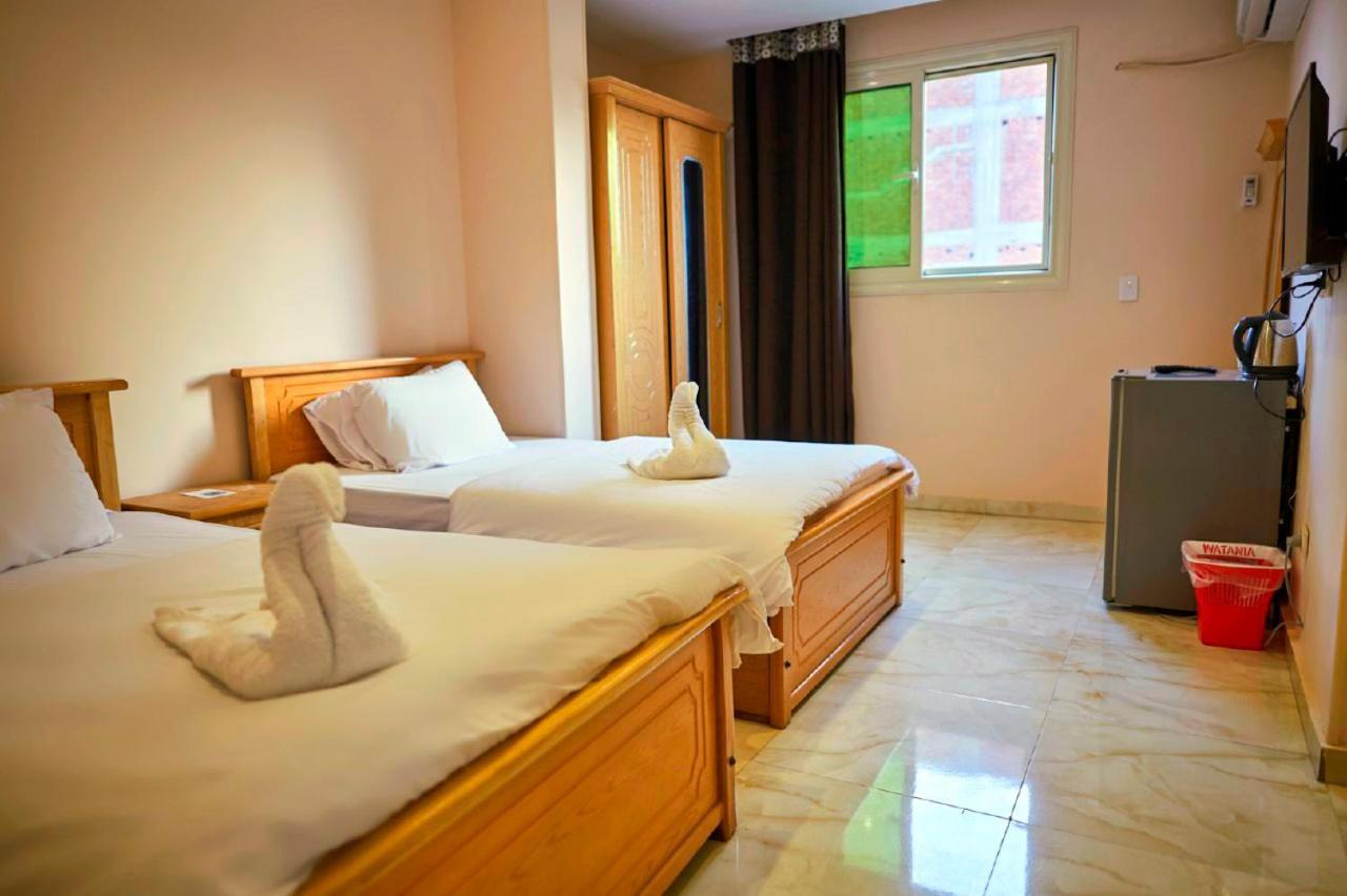 Grand Golden Pyramids View Hotel Kafret el-Gabal エクステリア 写真