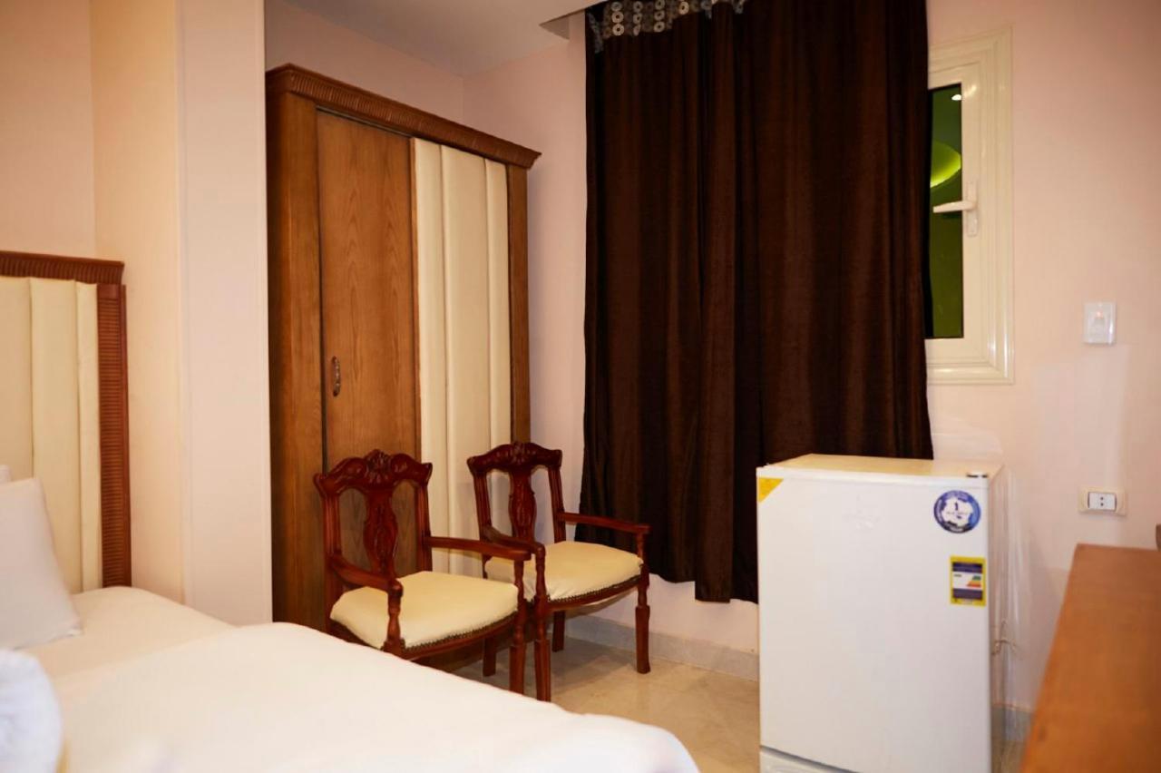Grand Golden Pyramids View Hotel Kafret el-Gabal エクステリア 写真