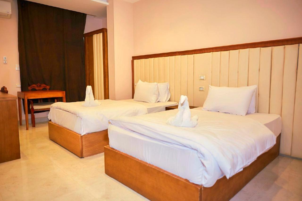 Grand Golden Pyramids View Hotel Kafret el-Gabal エクステリア 写真