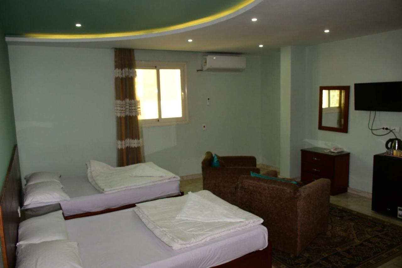 Grand Golden Pyramids View Hotel Kafret el-Gabal エクステリア 写真