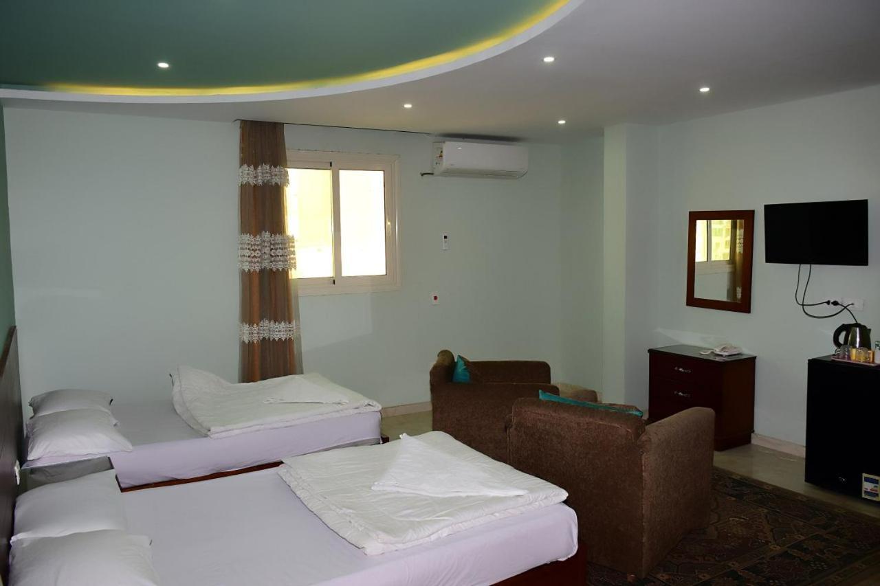 Grand Golden Pyramids View Hotel Kafret el-Gabal エクステリア 写真
